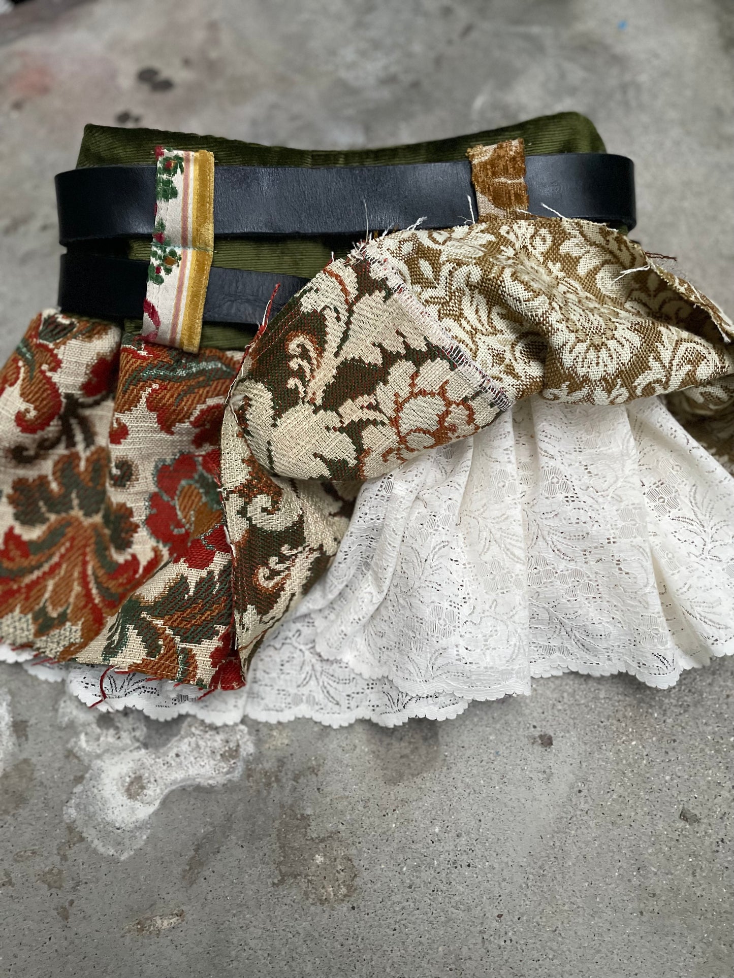 [REMAKE] Mini Skirt with Double Leather Belt