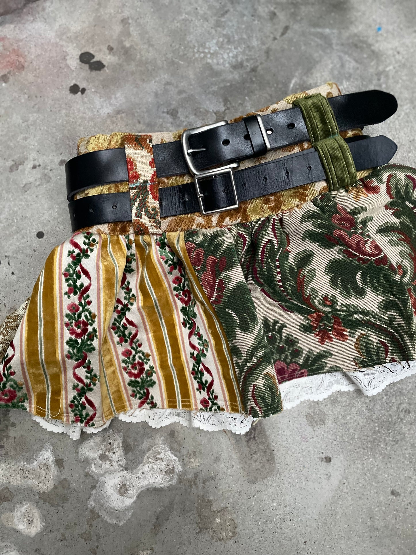 [REMAKE] Mini Skirt with Double Leather Belt