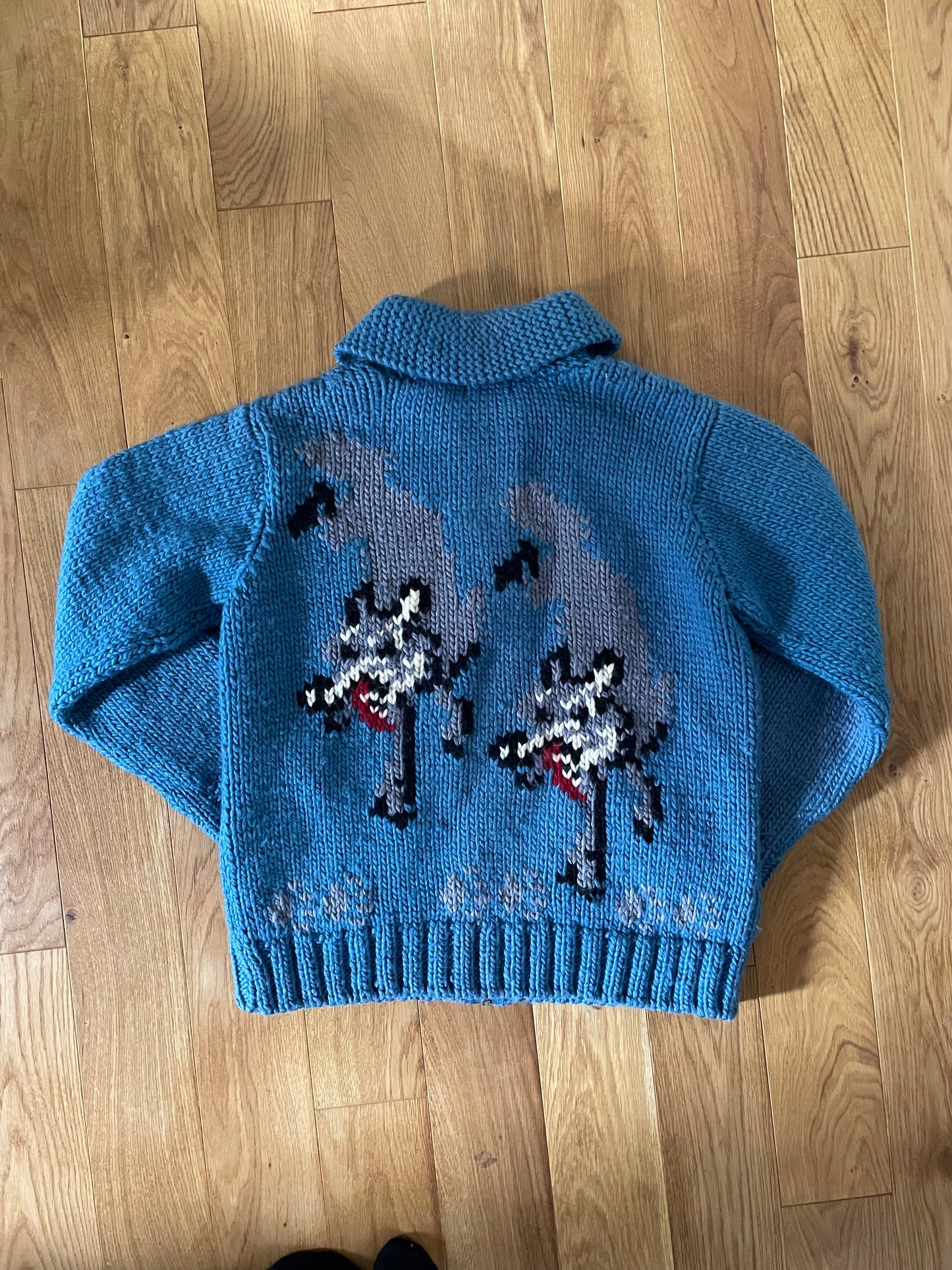 [VINTAGE] Wolf Pattern Cowichan Cardigan