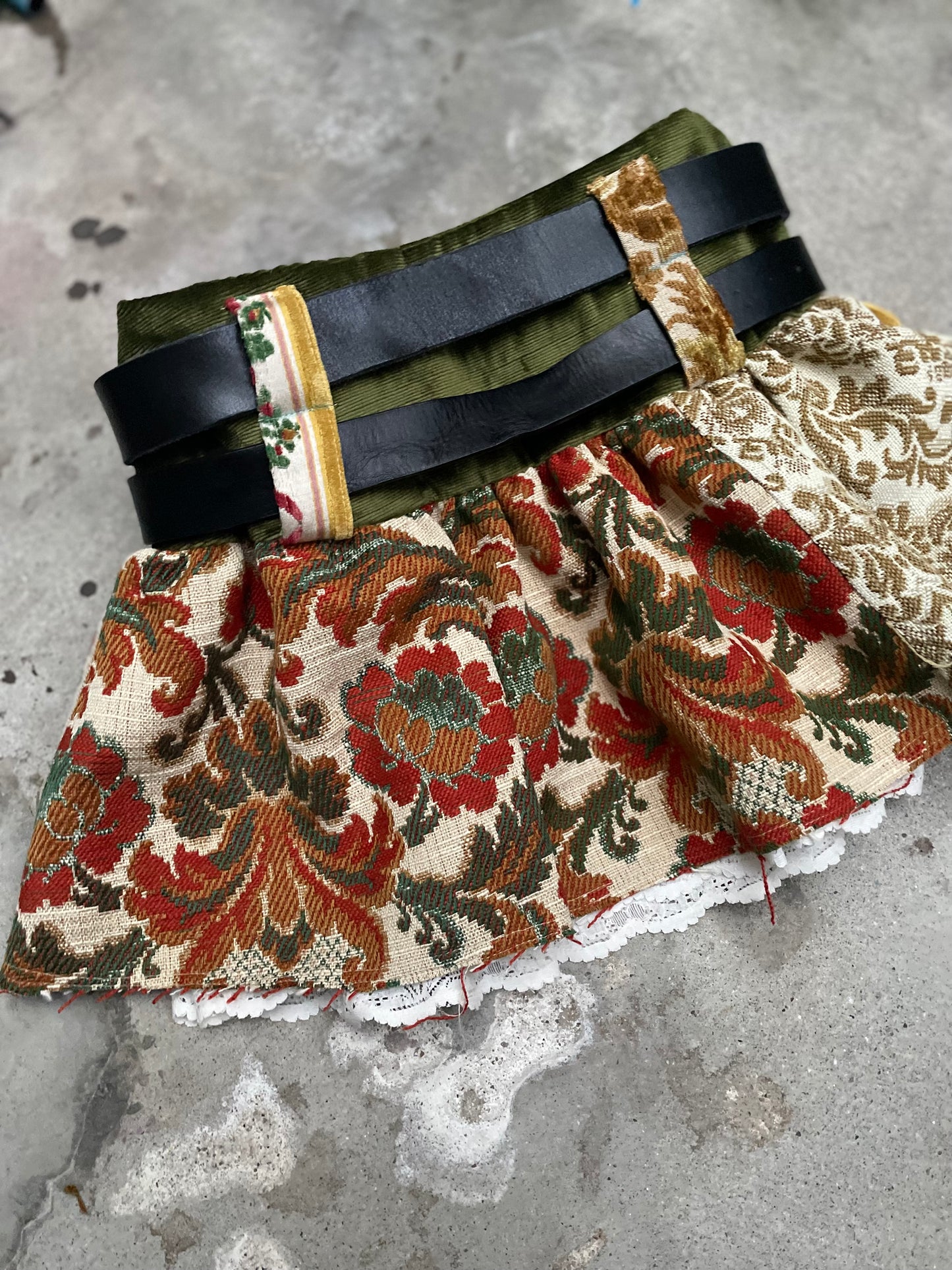 [REMAKE] Mini Skirt with Double Leather Belt